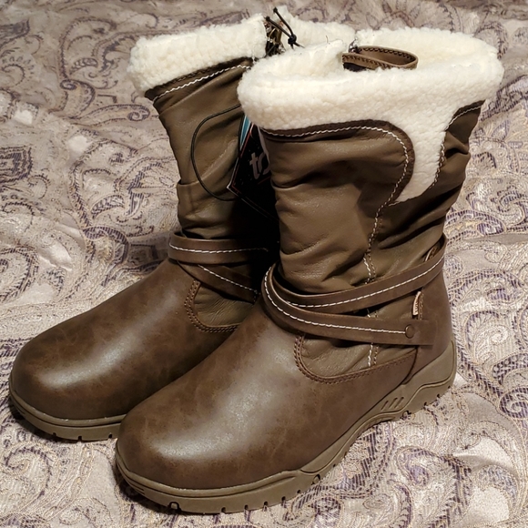 Totes Boots - Picture 1 of 9